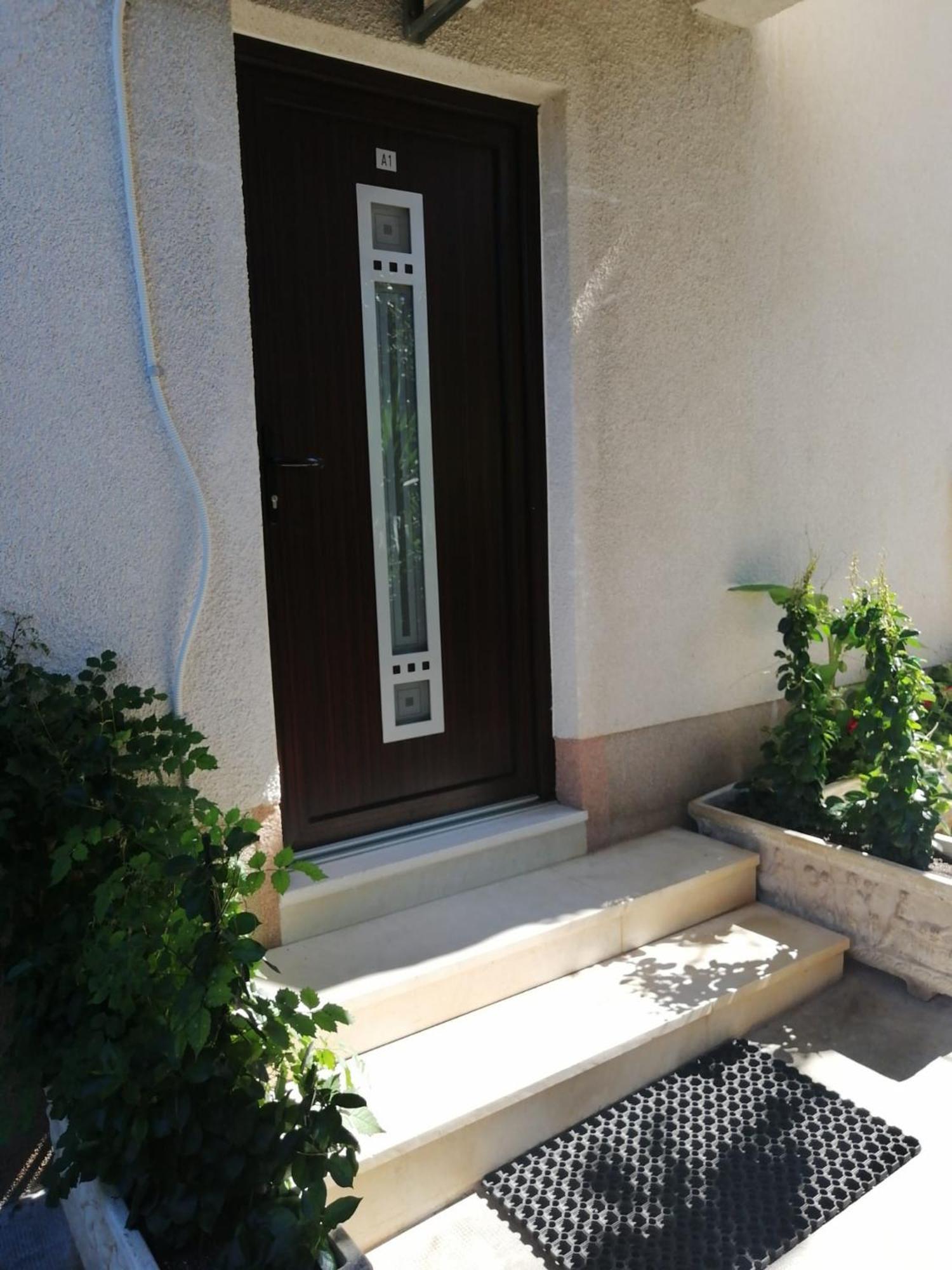 Apartments Kursan Seget Vranjica Exterior foto